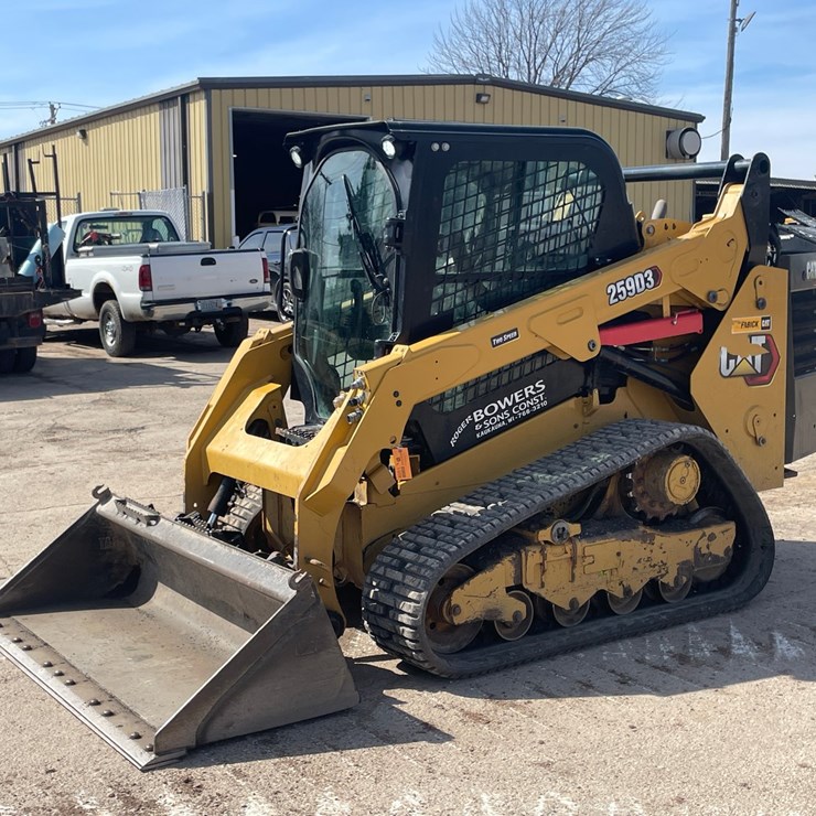 #4051 • 2021 CAT Rubber Track Skid Steer