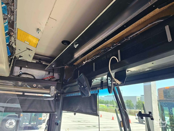2012-gillig-low-floor-image-9