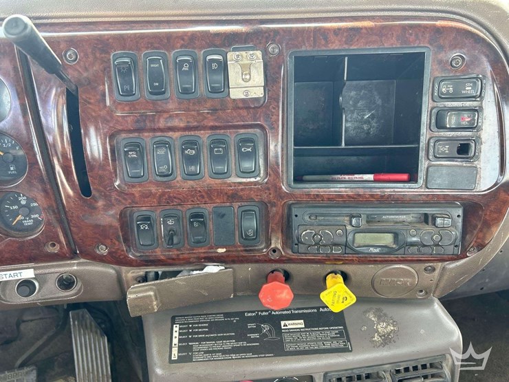 2005-mack-ch613-image-21