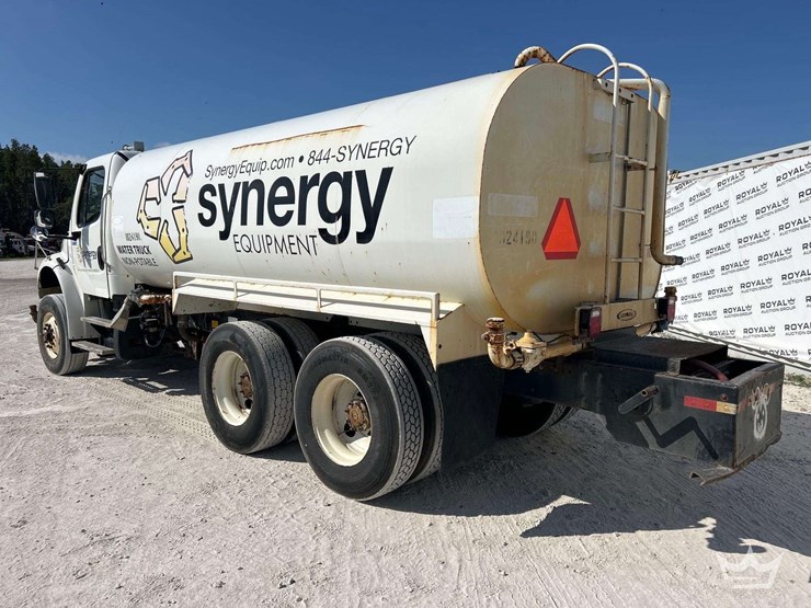 2019-freightliner-m2-106-image-4