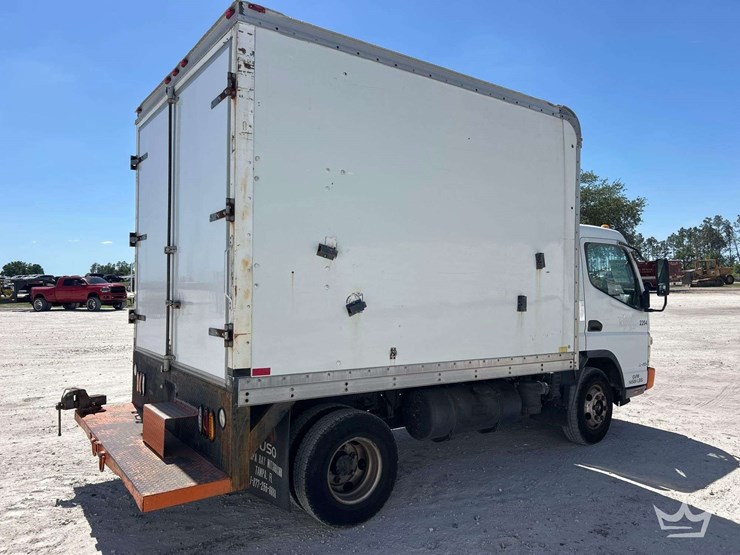 2007-mitsubishi-fuso-fe84d-image-3