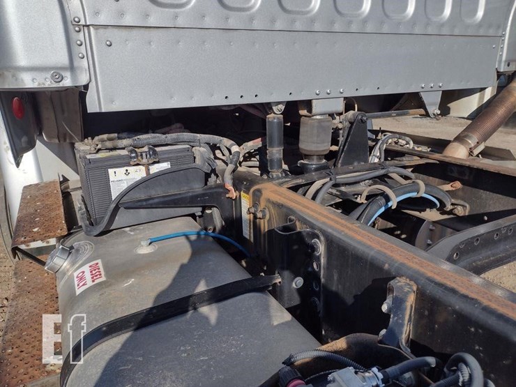 2015-freightliner-business-class-m2-106-image-21