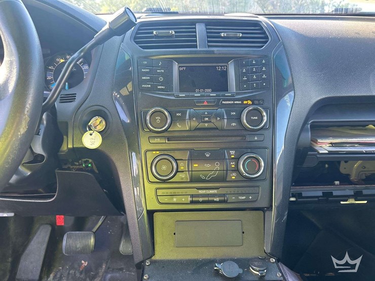 2016-ford-explorer-image-18