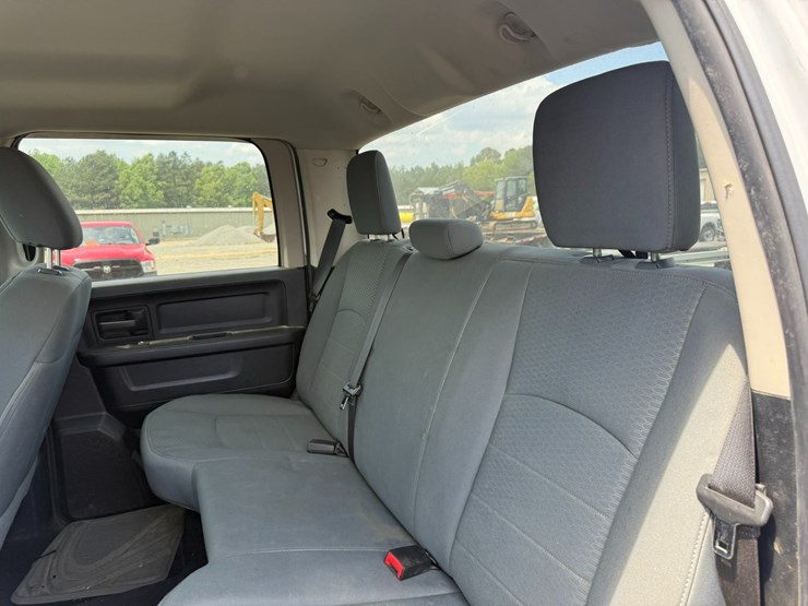 2014-dodge-1500-image-37