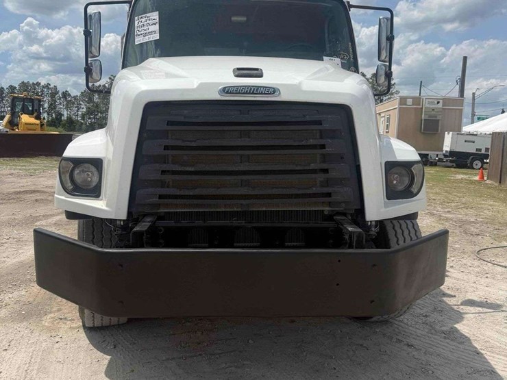 2014-freightliner-114sd-image-24