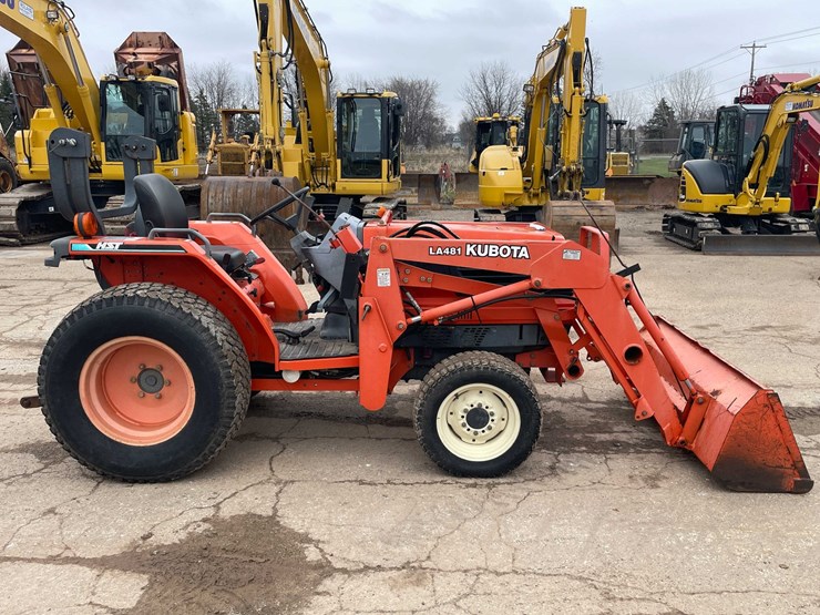 #4056-•-kubota-tractor-image-4