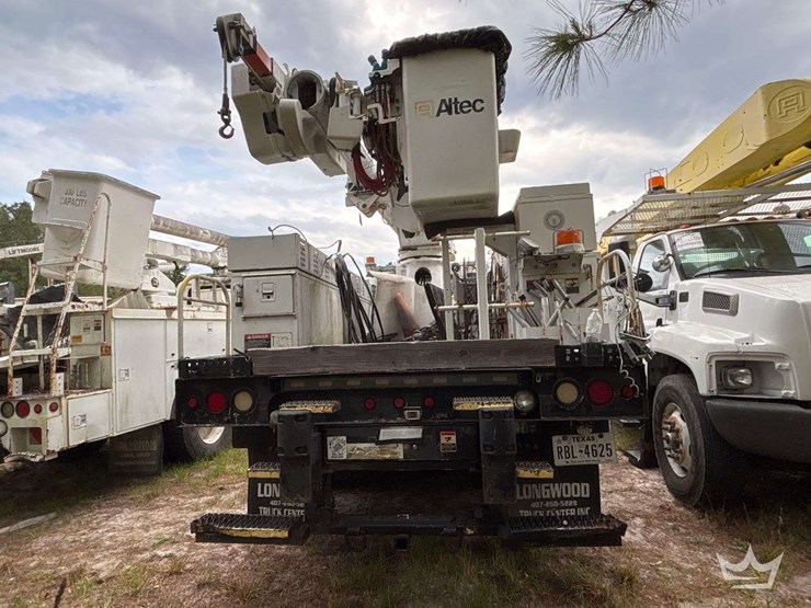 2010-freightliner-m2-106-image-54