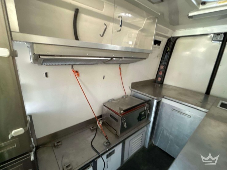 2021-mercedes-benz-sprinter-4500-image-27