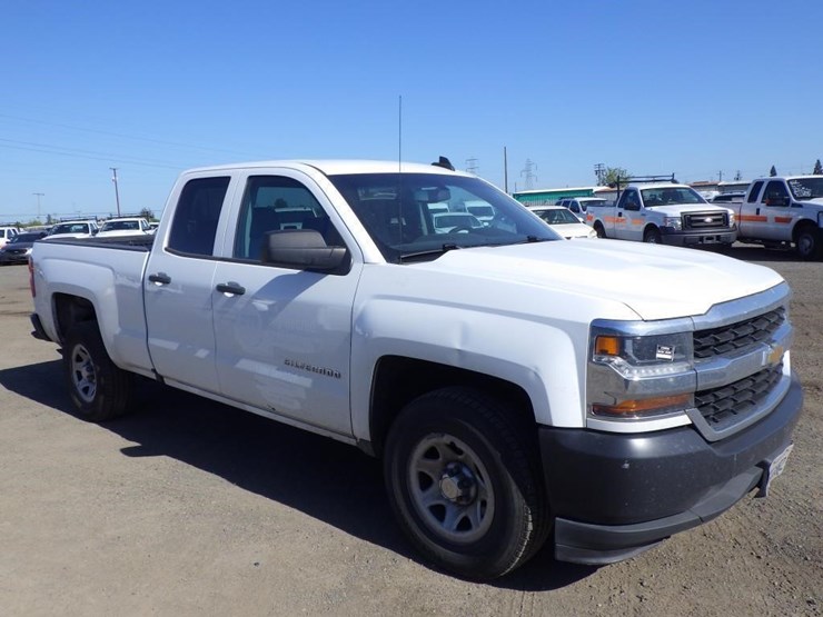 2018-chevrolet-1500-image-2