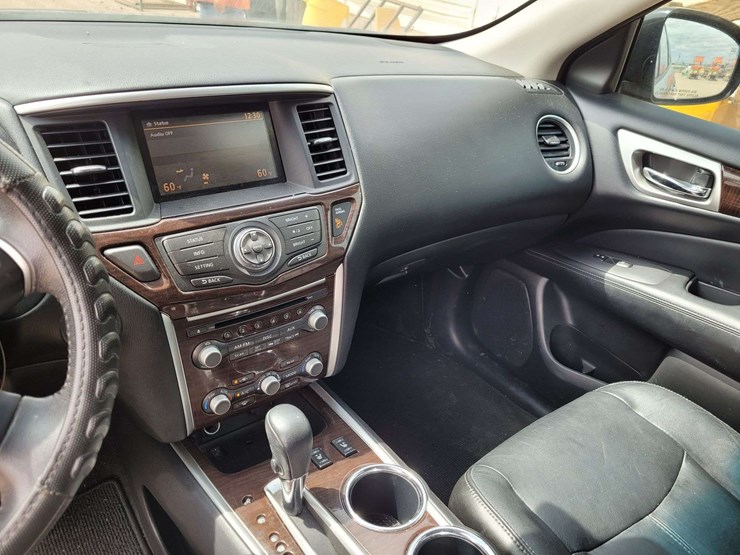 2013-nissan-pathfinder-image-15