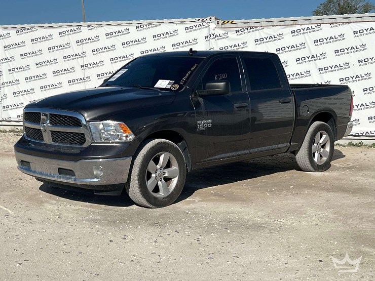 2022-ram-1500-classic-image-1