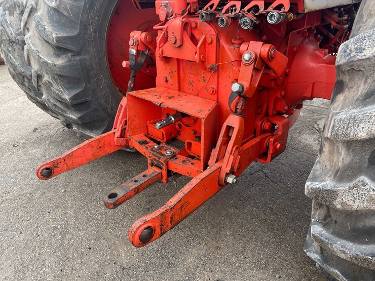 #4064-•-case-1370-tractor-image-25