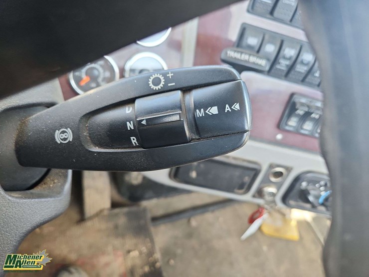 2021-western-star-5700xe-image-11