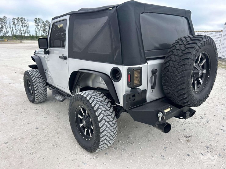 2011-jeep-wrangler-sport-image-4