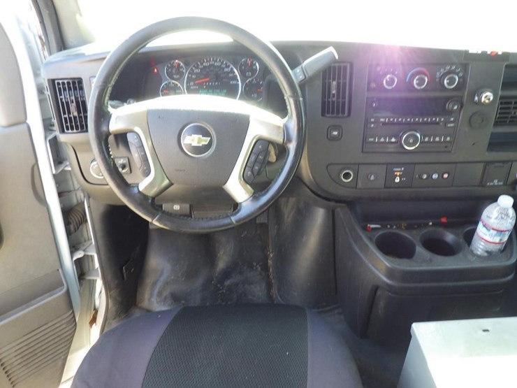 2016-chevrolet-express-2500-image-9