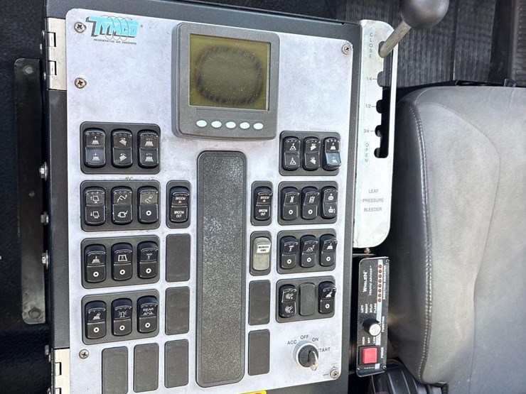 2010-tymco-500x-image-35