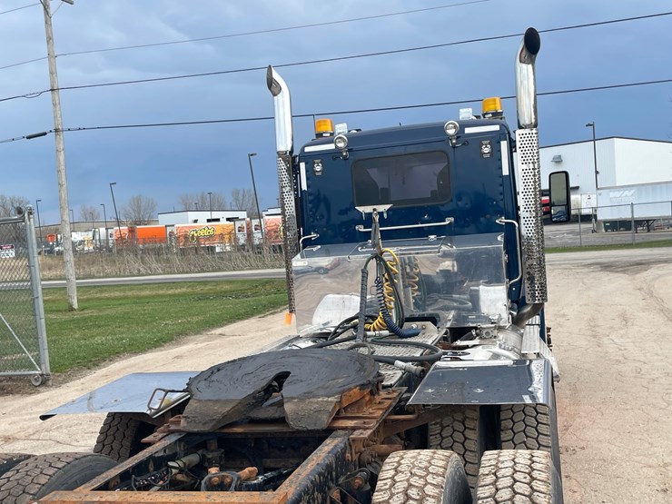 2015-kenworth-t880-image-24