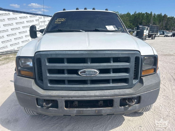 2006-ford-f450-image-31