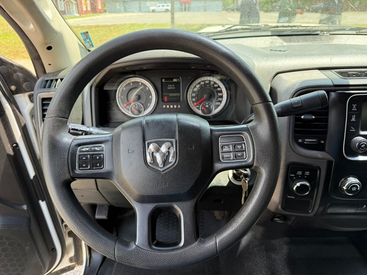 2016-dodge-1500-image-34