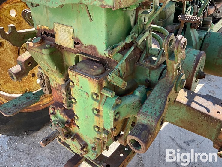 1958-john-deere-520-image-13
