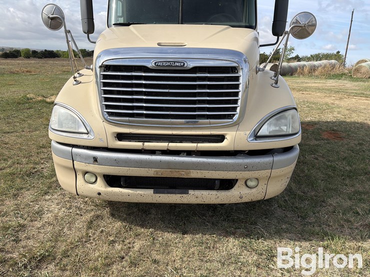 2007-freightliner-columbia-120-image-10
