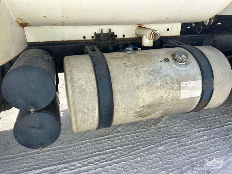 2019-freightliner-m2-106-image-27