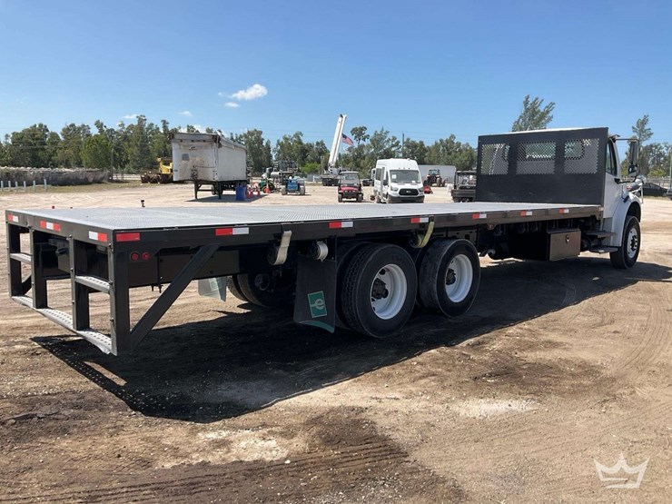 2016-freightliner-m2-106-image-3