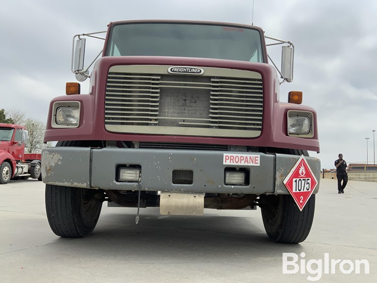 2001-freightliner-fl70-image-9