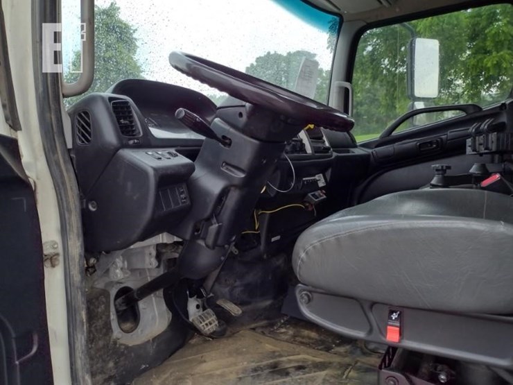 2015-hino-338-image-13