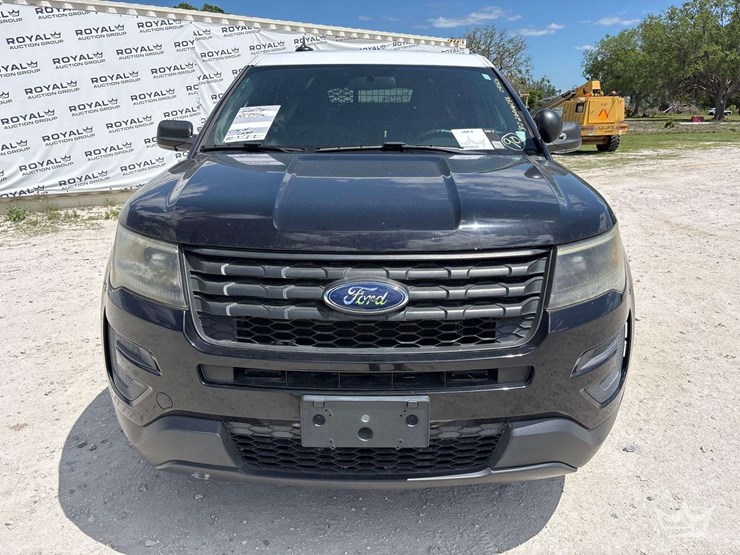 2017-ford-explorer-image-32
