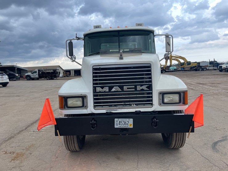 #4030-•-2005-mack-tractor-unit-18-image-2