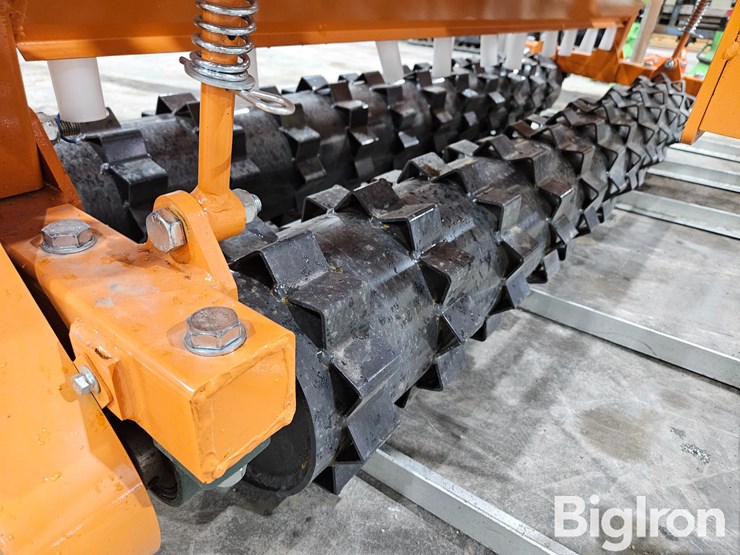 2025-caterpillar-12-image-14