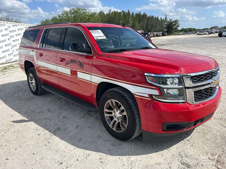 2018-chevrolet-suburban-image-2