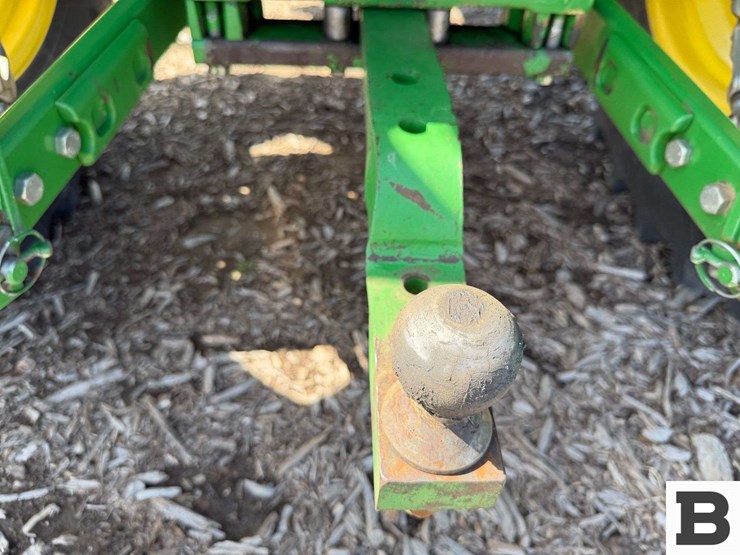 2009-john-deere-6115d-image-38