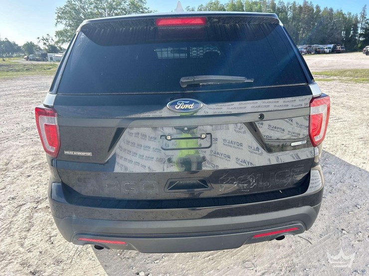 2017-ford-explorer-image-28