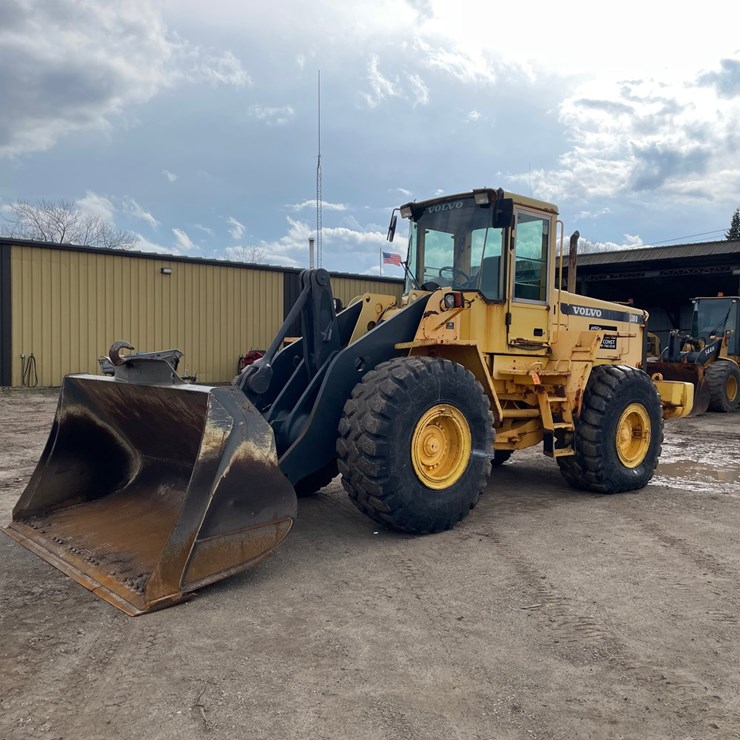2001 VOLVO L120D