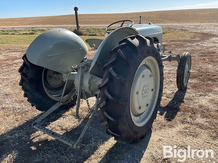 1941-ford-9n-image-5