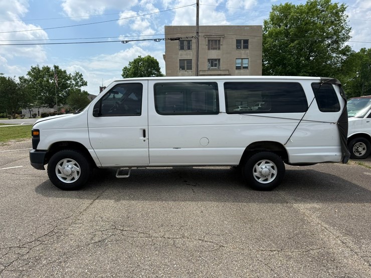 2011-ford-cargo-image-18