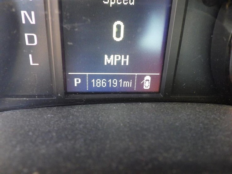 2018-chevrolet-1500-image-14