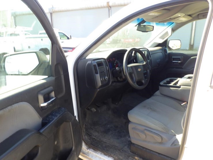 2018-chevrolet-1500-image-5