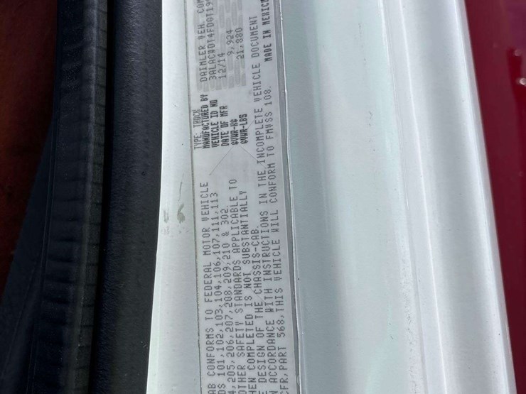 2015-freightliner-m2-106-image-7