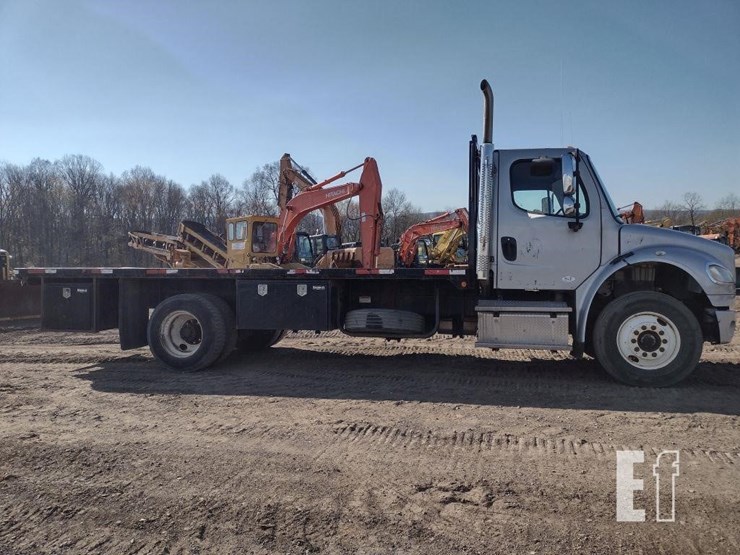 2015-freightliner-business-class-m2-106-image-3