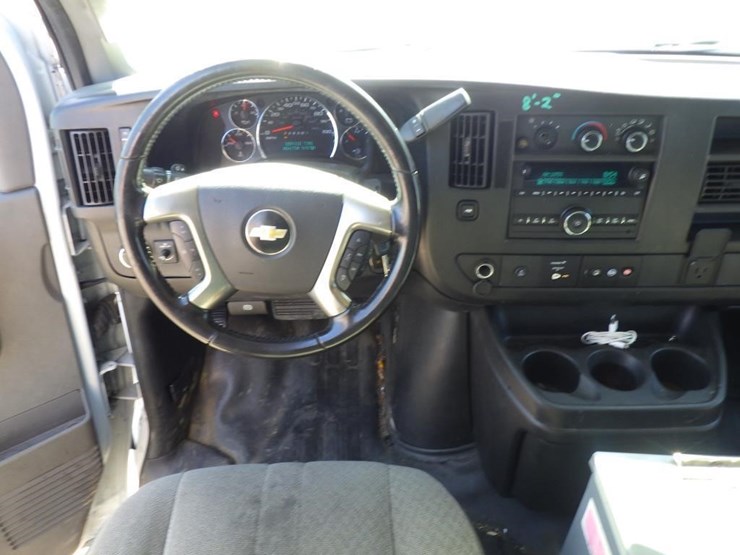 2017-chevrolet-express-2500-image-9