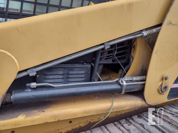 2005-caterpillar-277b-image-17