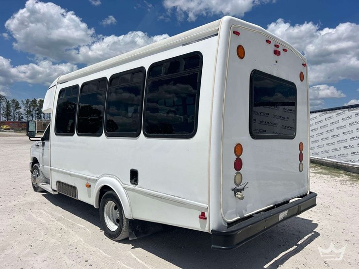2015-ford-e450-image-4