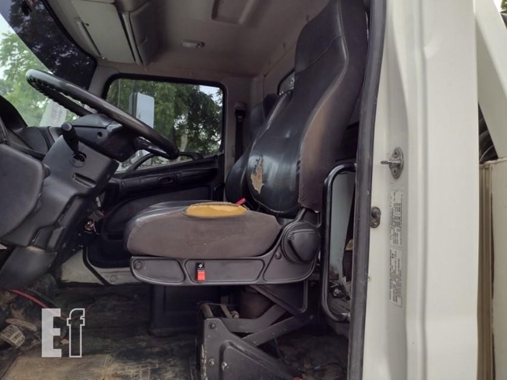 2015-hino-338-image-14
