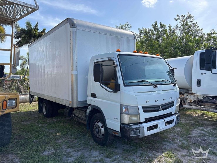 2012-mitsubishi-fuso-fec72s-image-2