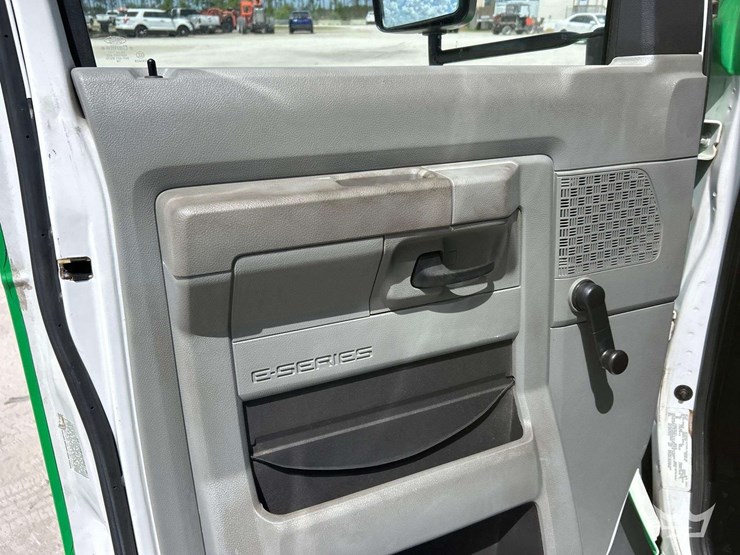 2017-ford-e450-image-11