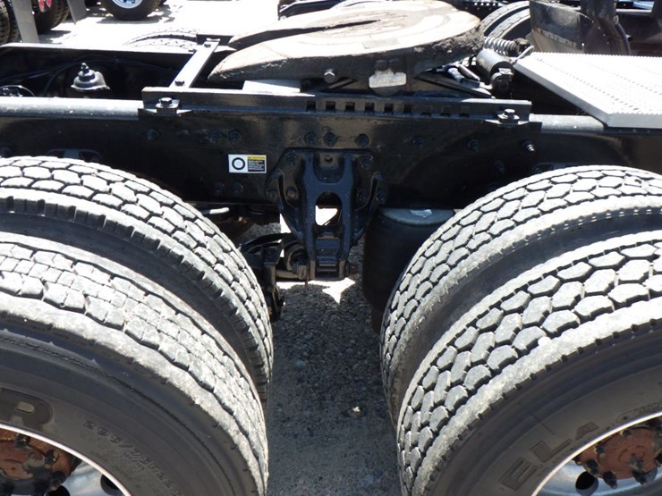 2021-peterbilt-579-image-8