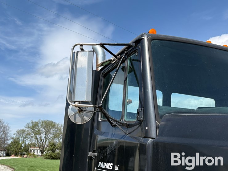 1990-freightliner-fld112-image-17